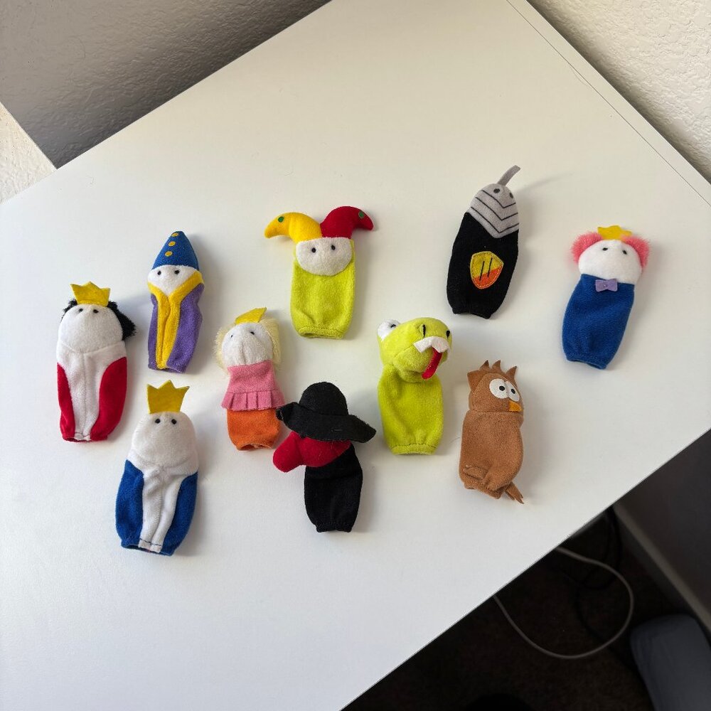 Cloth Castle Finger Puppet Set